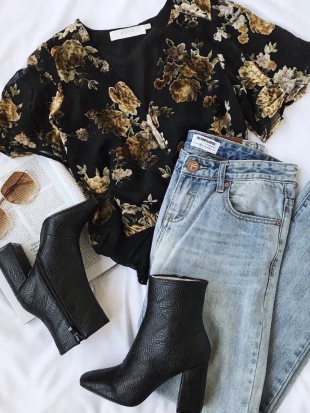 ASTR The Label Womens Body Suit Short Sleeve V Neck Floral Med Velvet Burnout - Picture 9 of 12